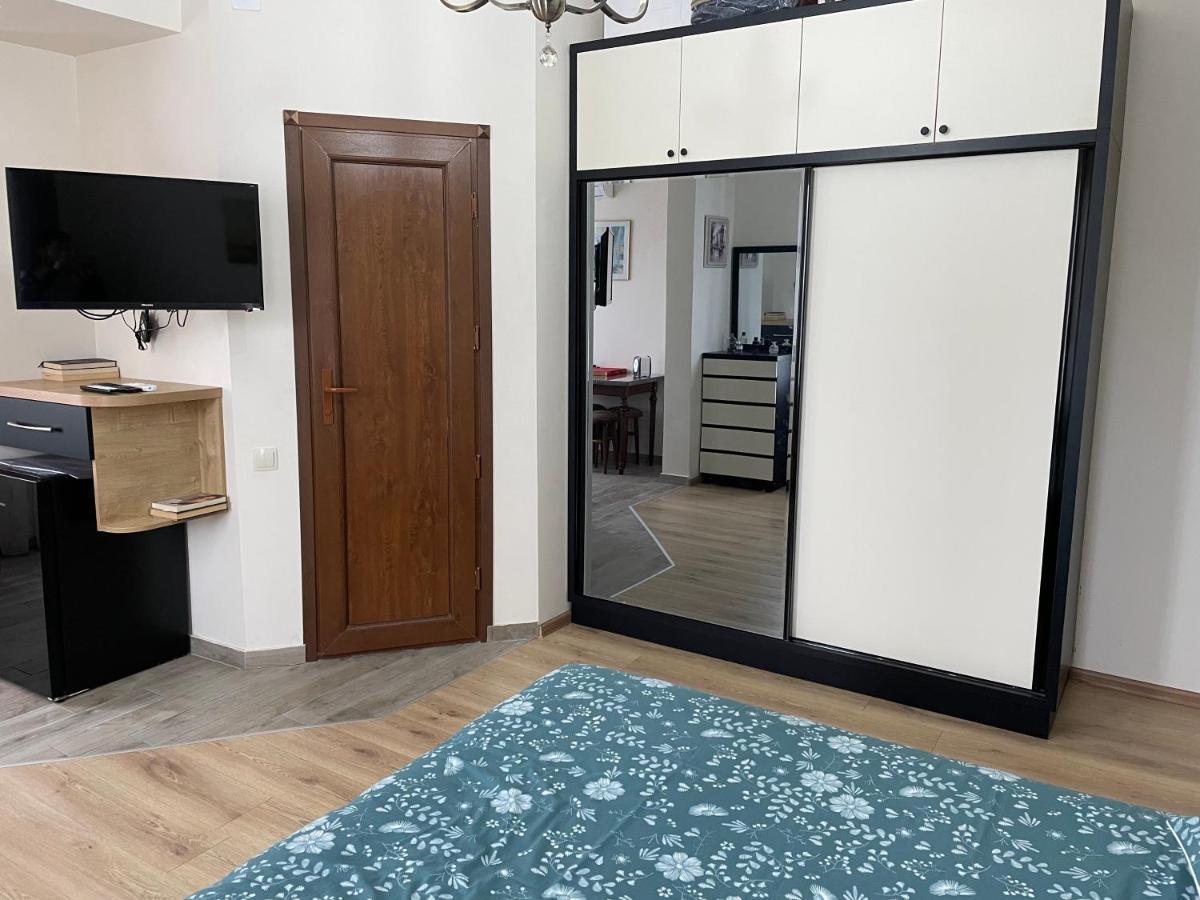 Temo Guest House 10 Батумі Екстер'єр фото