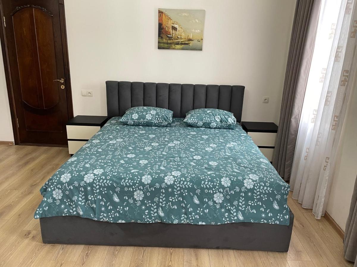 Temo Guest House 10 Батумі Екстер'єр фото