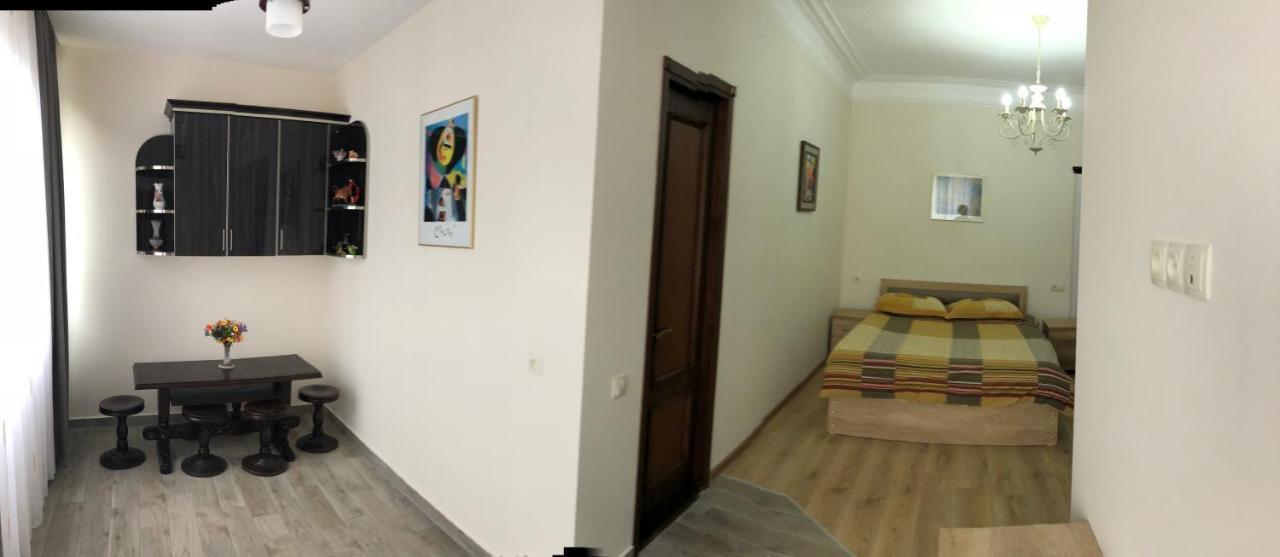 Temo Guest House 10 Батумі Екстер'єр фото